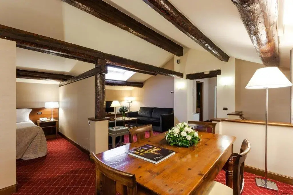 Hotel Accademia - Tap to explore photos