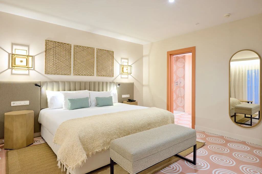 Double Junior Suite (full double bed)