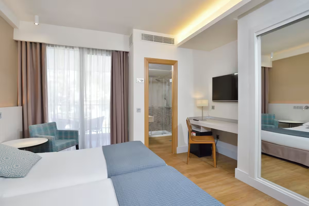 Sol Double room (full double bed)