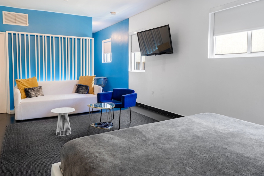 Regular Double Studio (full double bed)