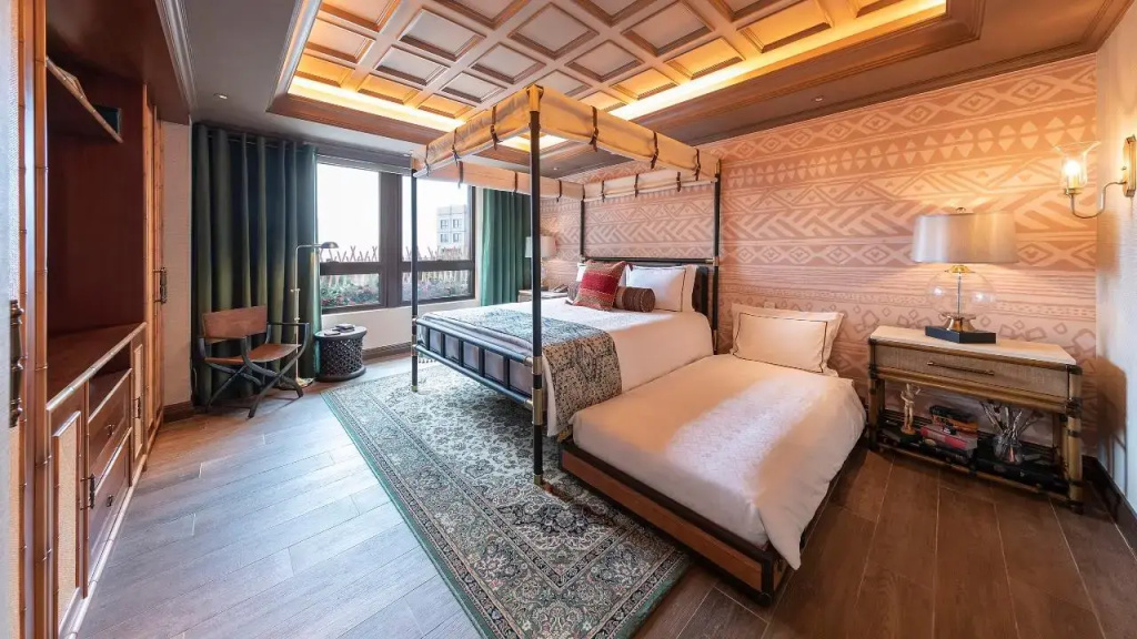 Double Adventurers Suite (full double bed)