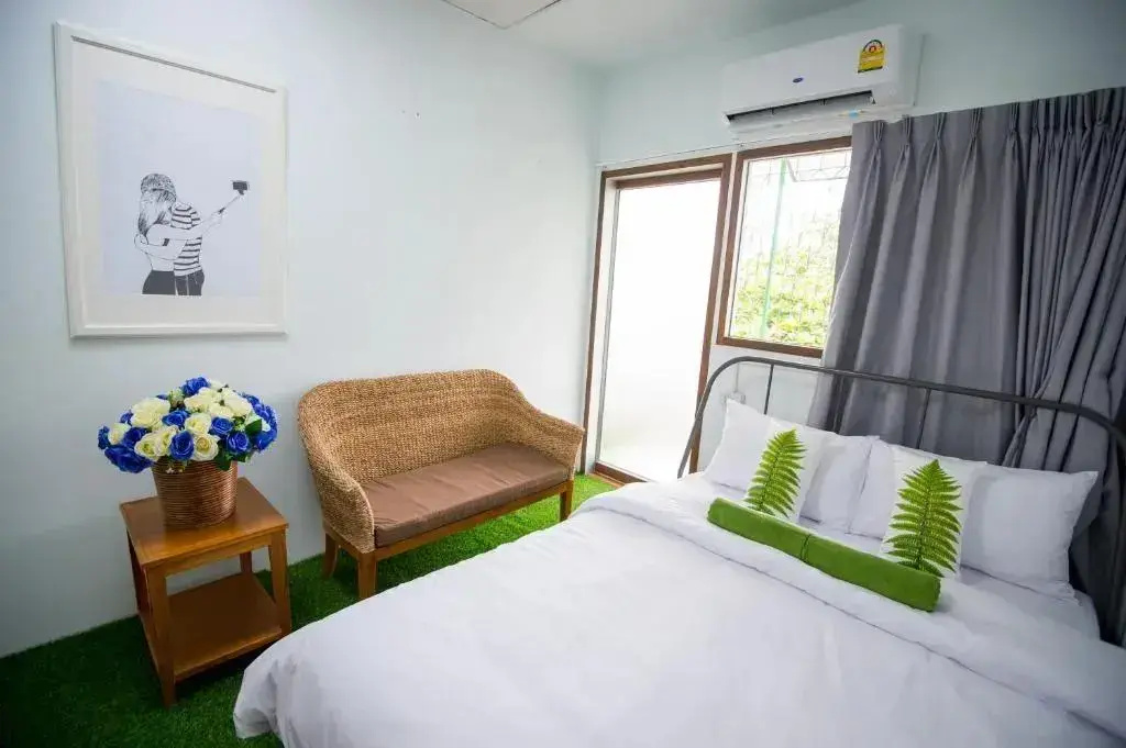 Double room (full double bed)