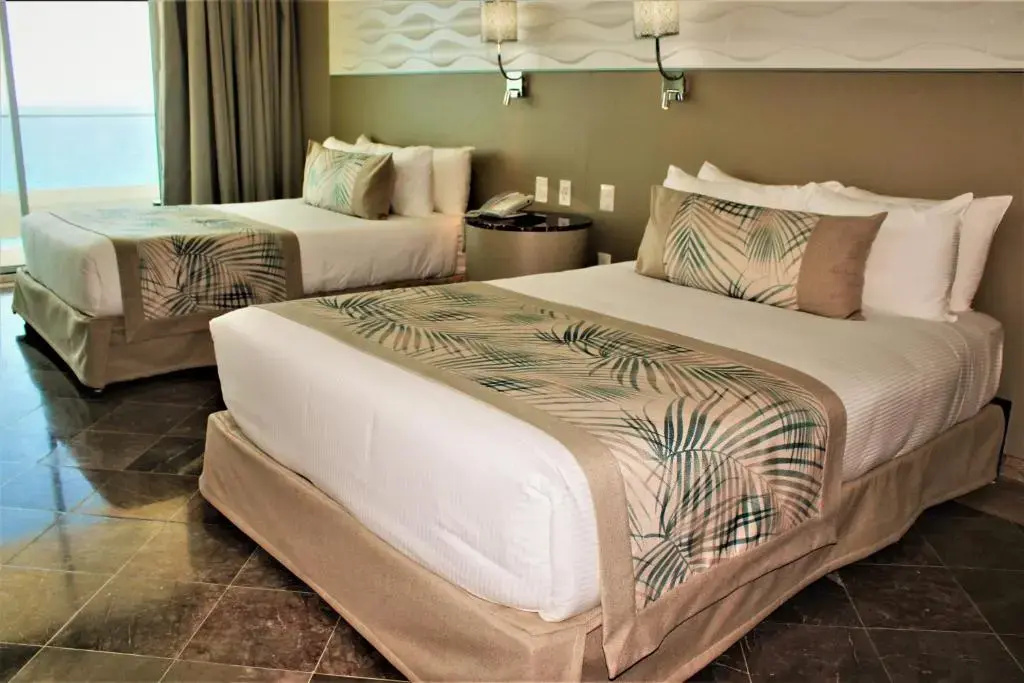 Superior Double room oceanfront full double bed