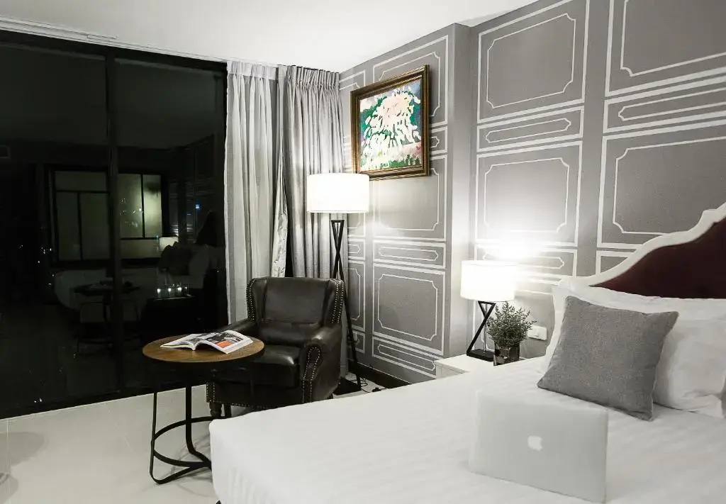 Exclusive Impressionist Art Gallery Double room (full double bed)