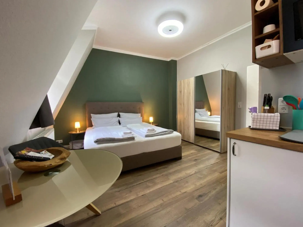 Deluxe Double Suite (full double bed)