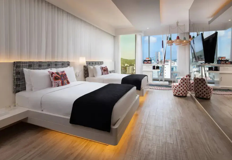 Standard Quadruple room with city view