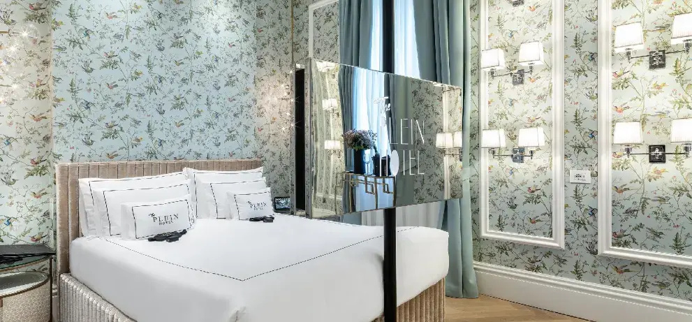Deluxe Double room (full double bed)