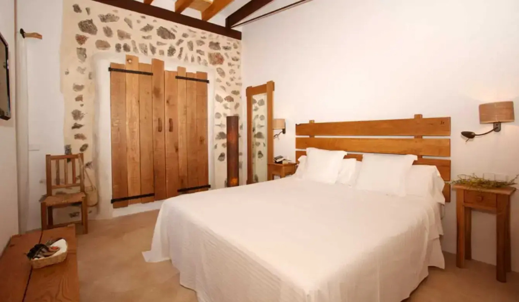 Historical Building Double room (full double bed)