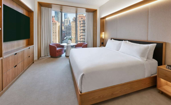 Deluxe Double room with city view (full double bed)