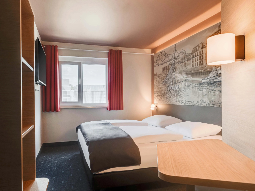 Double room (full double bed)