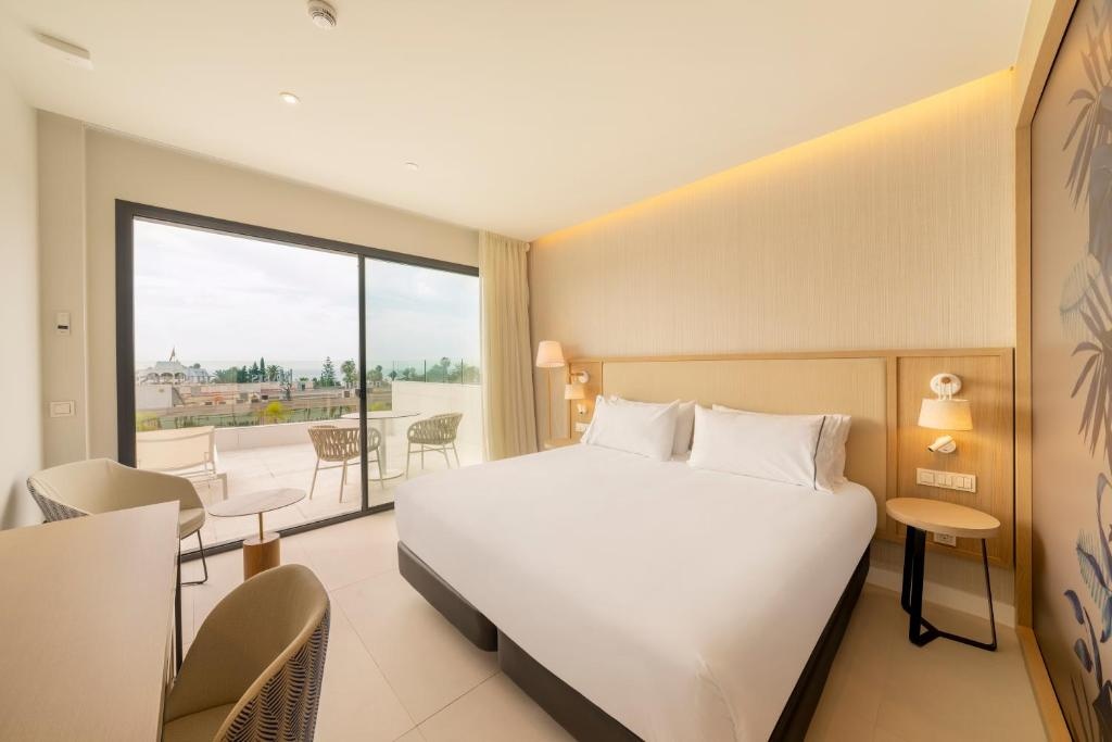 (1)Premium Oasis with terrace Double room with pool view (full double bed) (bed type is subject to availability, terrace) at Eurostars Ocean Marbella in Marbella