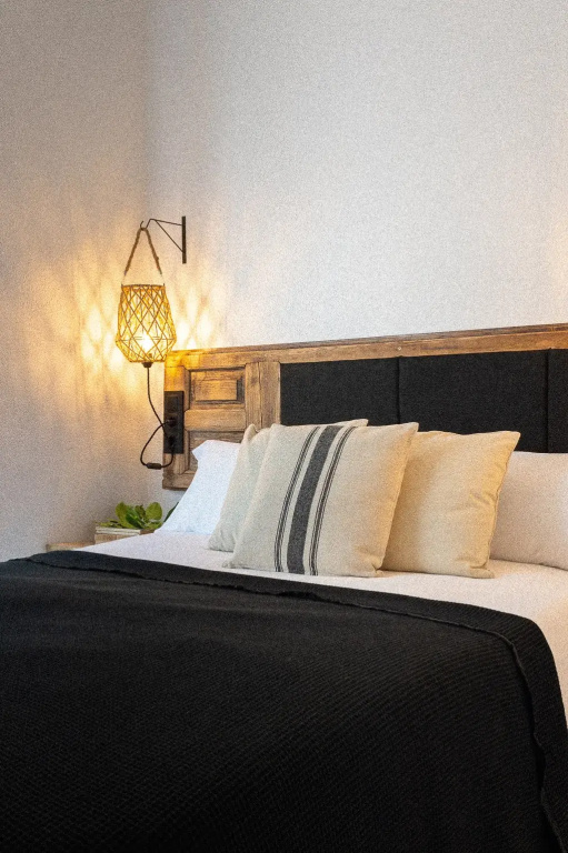 Small Double room (full double bed)