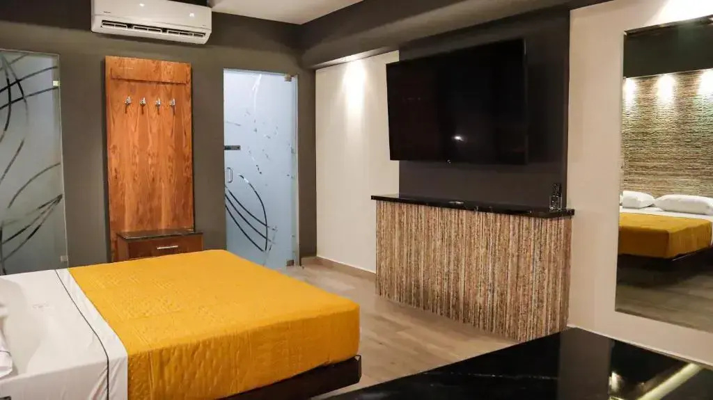 Double Suite with Jacuzzi No Window (full double bed)