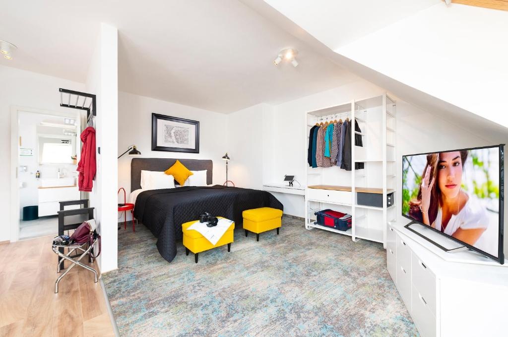 Double Off-site Studio (full double bed) (king size bed)