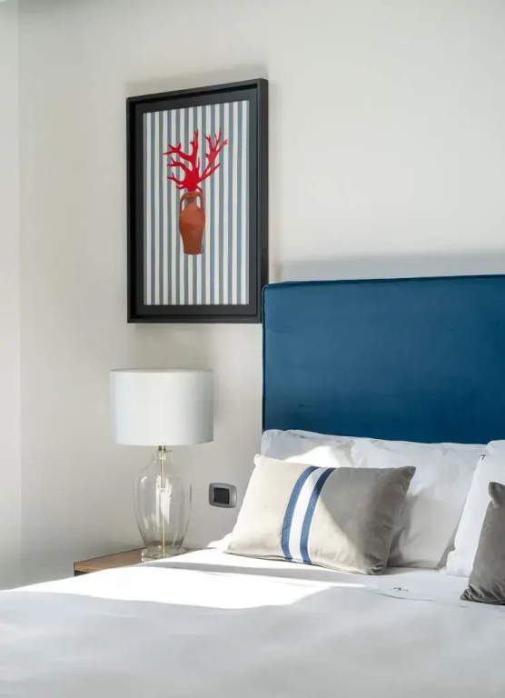 Deluxe room with balcony and with partial sea view