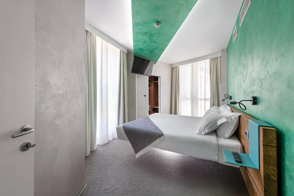 Double Suite (full double bed)