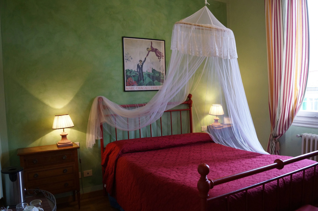 Wisteria Double room (full double bed)