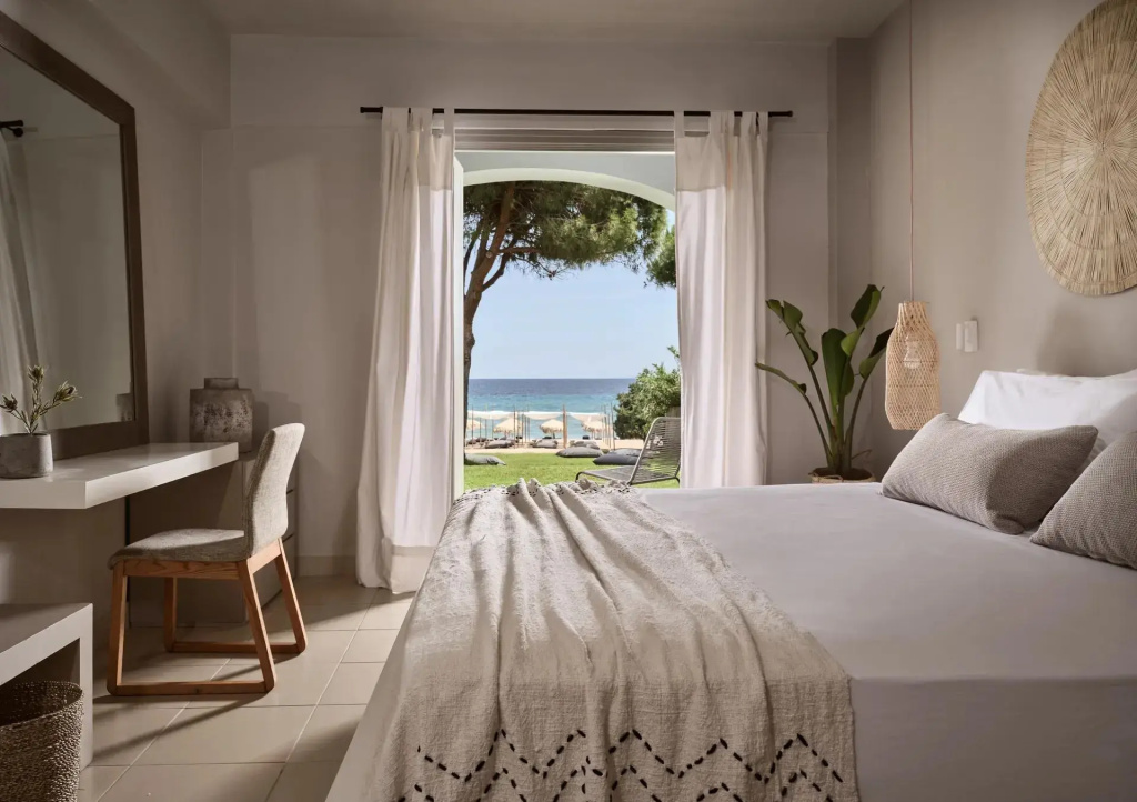 Double Senior Suite with garden view (full double bed)
