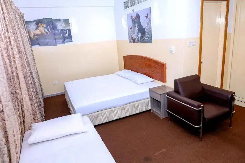 Standard Triple room