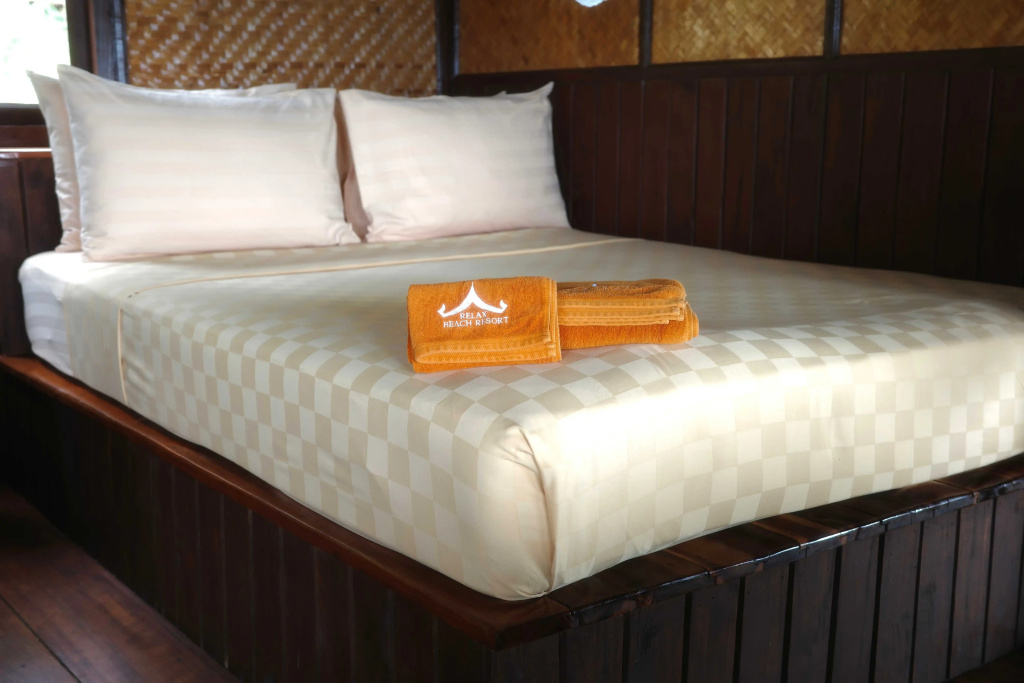 Hillside Double Bungalow with ocean view (full double bed)