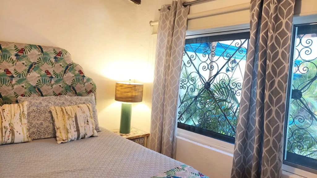 Petite Double room (full double bed)