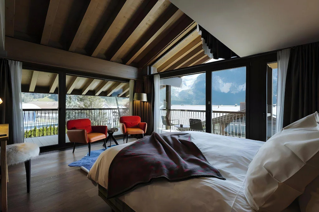 Corner Double room with Eiger view (full double bed)