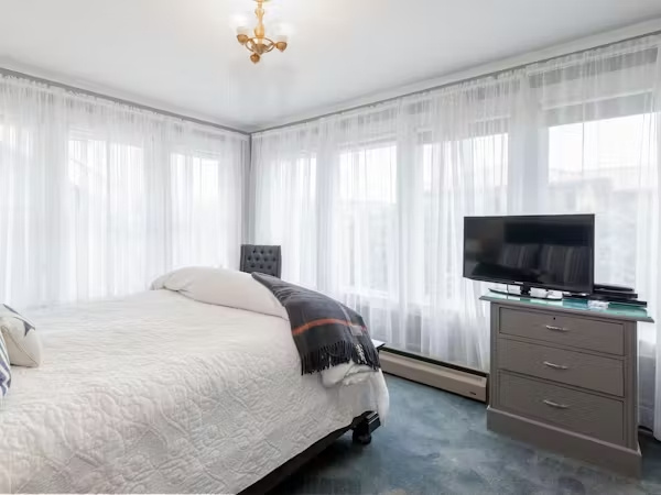 Light Ship Double room (full double bed)