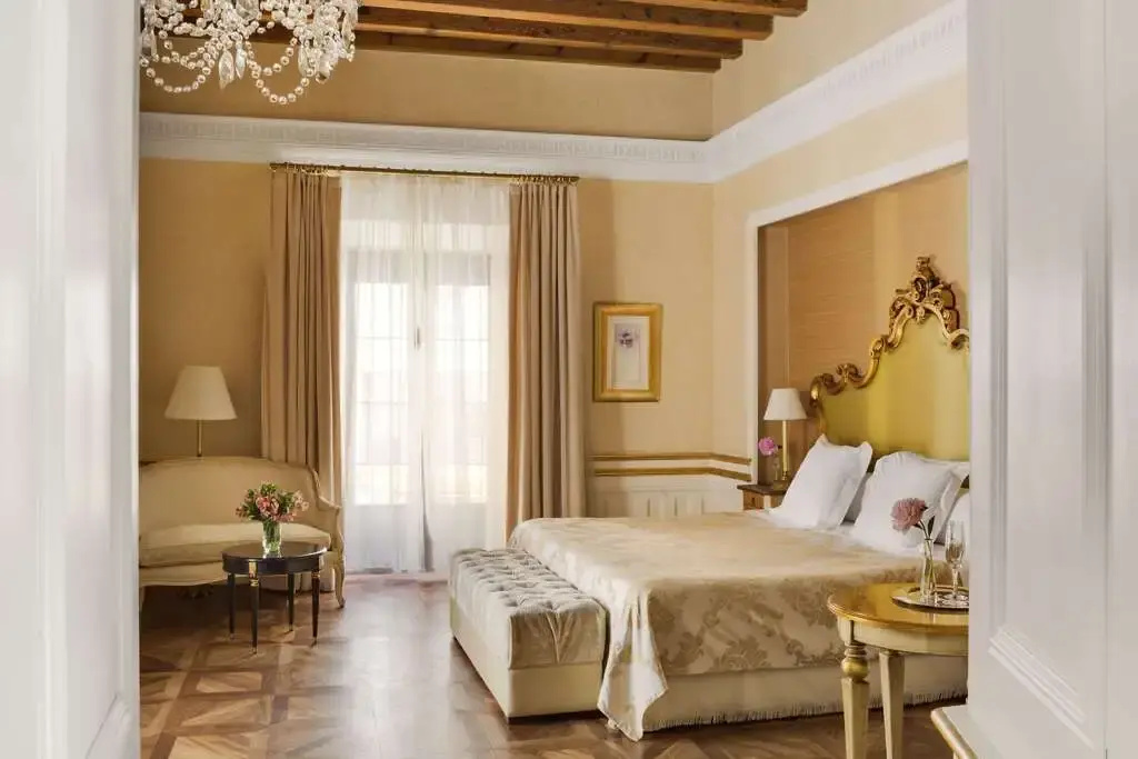 Deluxe Premium Double room (full double bed)