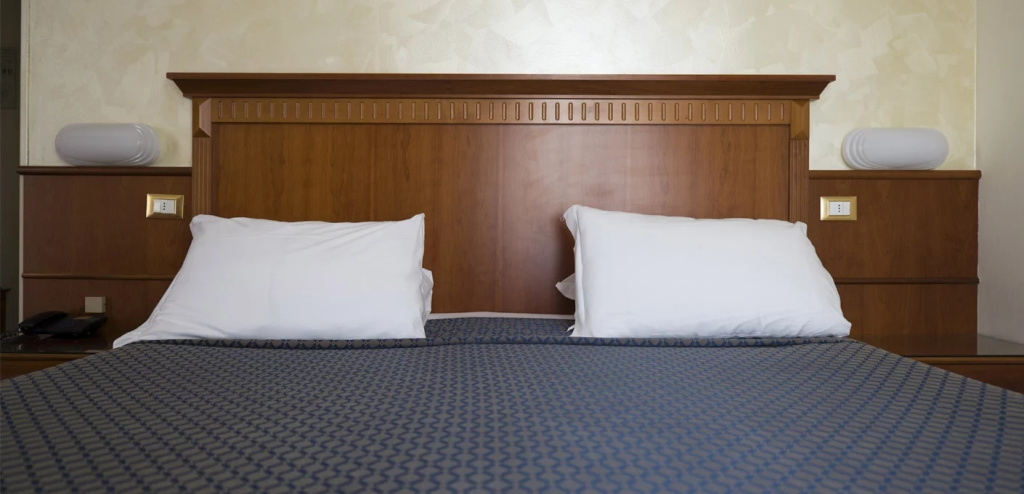 Double room (full double bed)