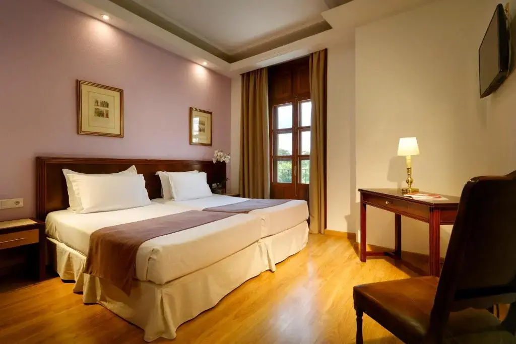Double room (full double bed)