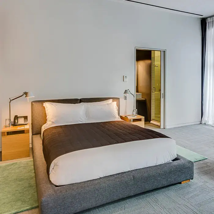 Corner Double Suite (full double bed)