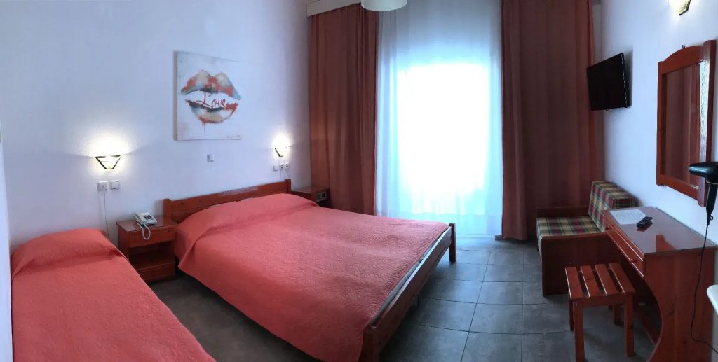 Standard Triple room