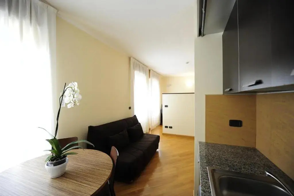 Executive Double BREAKFAST AND PARKING Studio (full double bed)