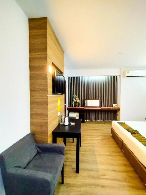 Deluxe Double room (full double bed)