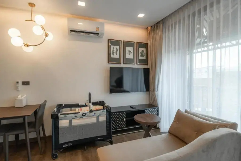 Двухместный номер с доступом к бассейну Deluxe двуспальная кровать в The Proud Karon Beach Phuket Trademark Collection By Wyndham