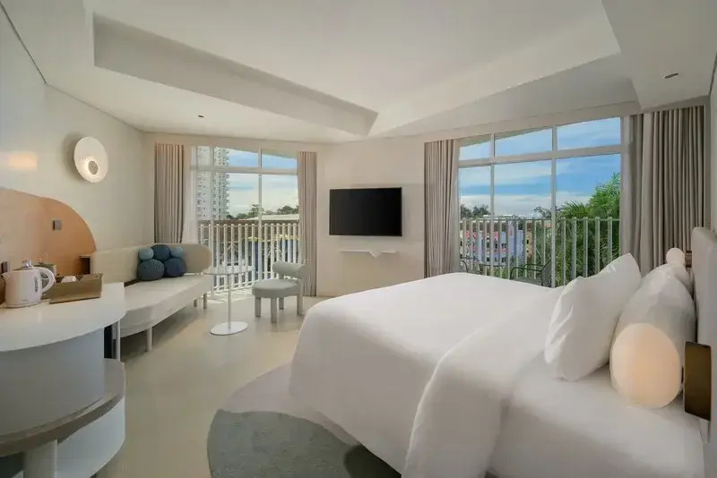 Deluxe Double room with city view (full double bed)