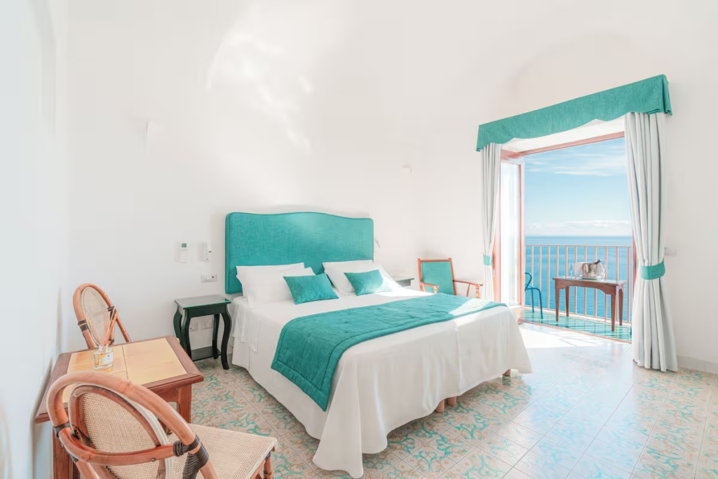 Classic Double room with sea view (full double bed)