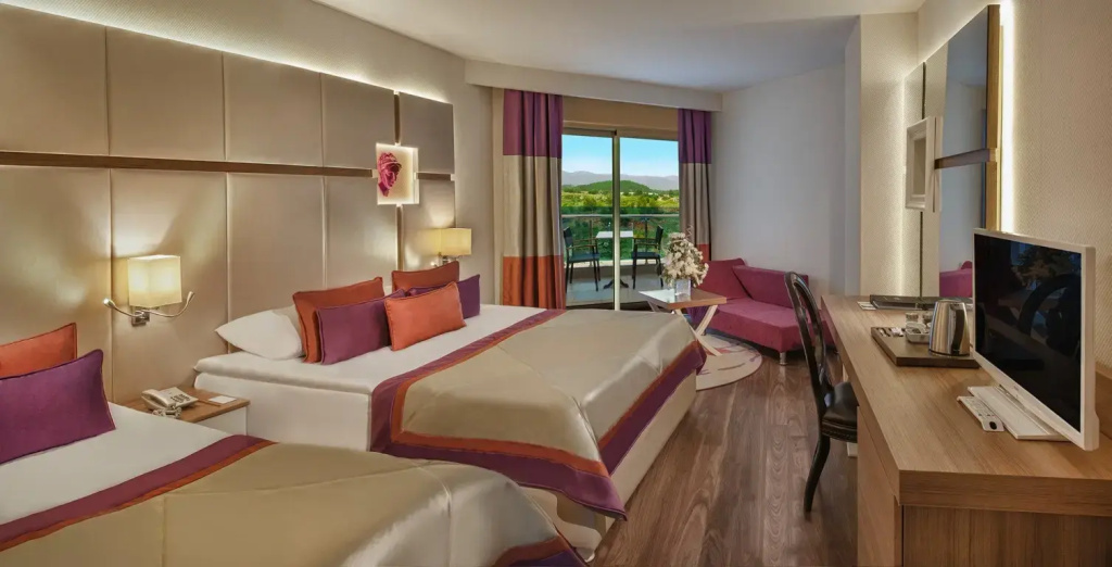 Standard Triple room with land view