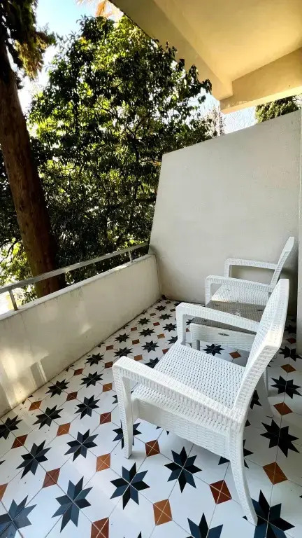 Сюит с видом на Гагру и море с балконом в Garden Resort