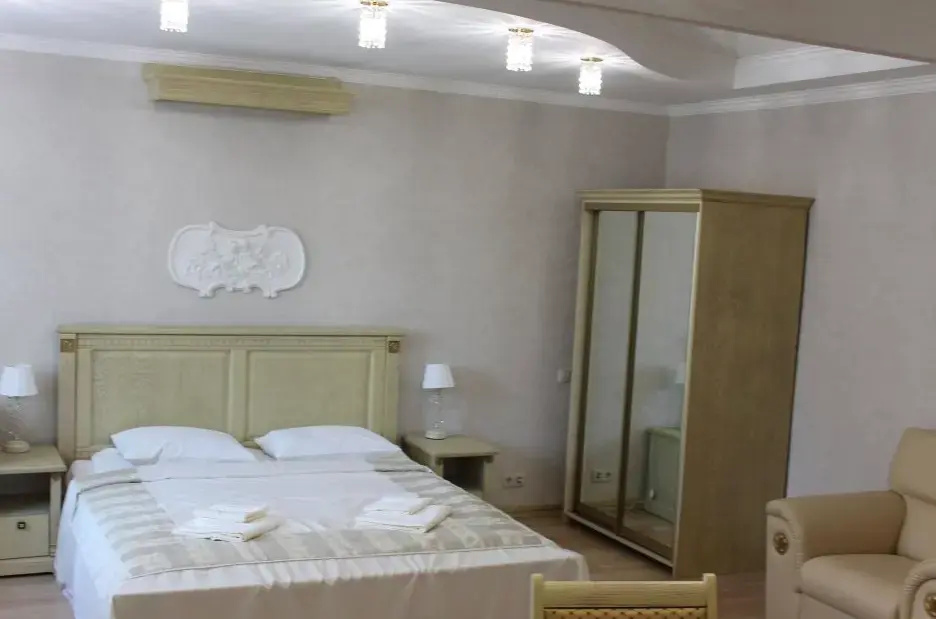 Double Suite (full double bed)