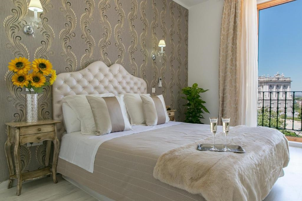 Deluxe Interior Double Suite (full double bed)