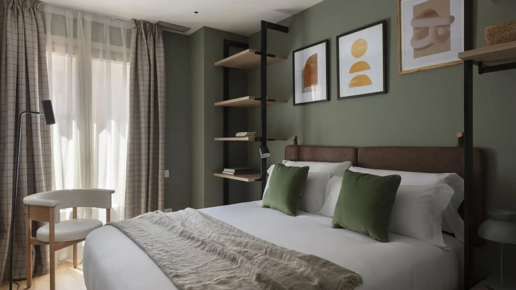 Double room (full double bed)