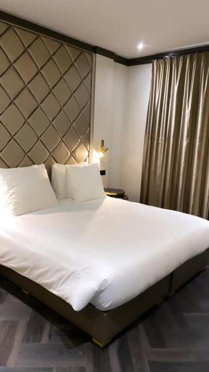Large Double room (full double bed)