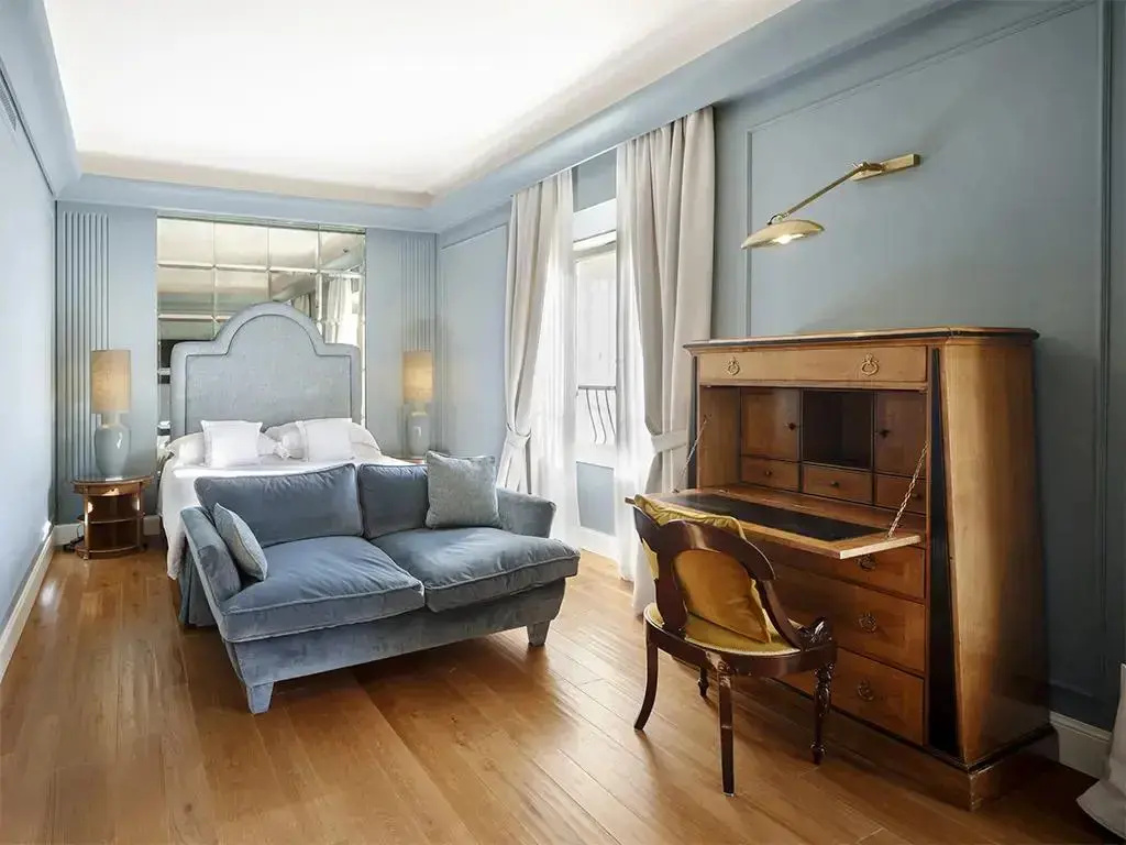 Penthouse Suite
