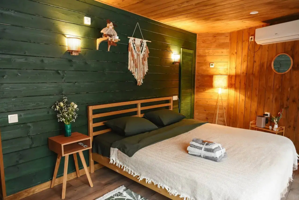 Cozy Mini with Emerald Interior Double Cottage (full double bed)