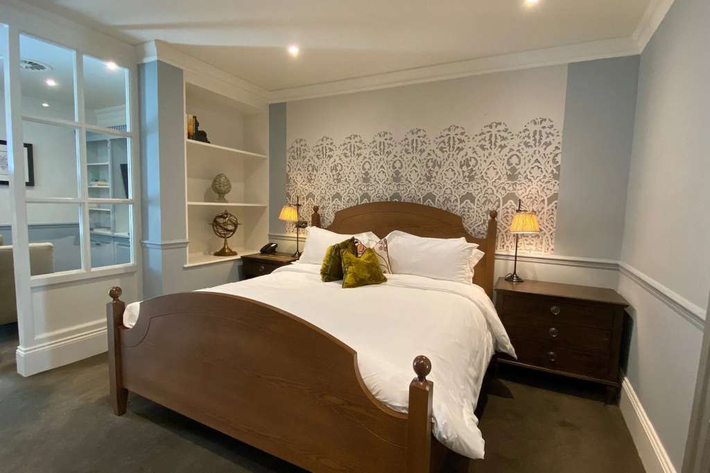 Double Luxe Junior Suite (full double bed)