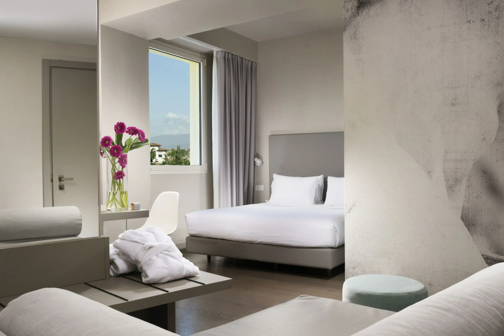 Glance Hotel In Florence - Tap to explore photos