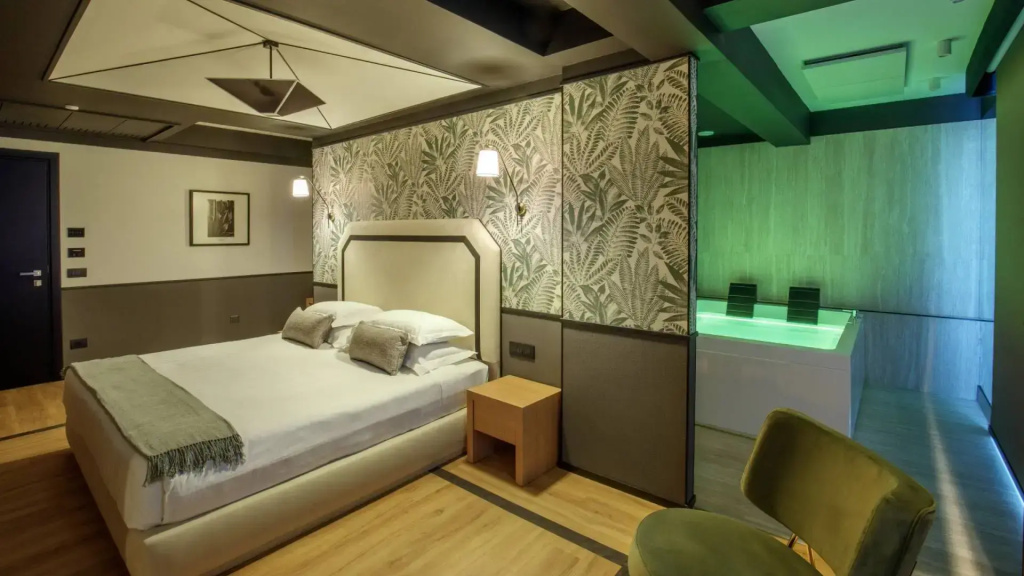Luxury Spa Double Suite (full double bed)