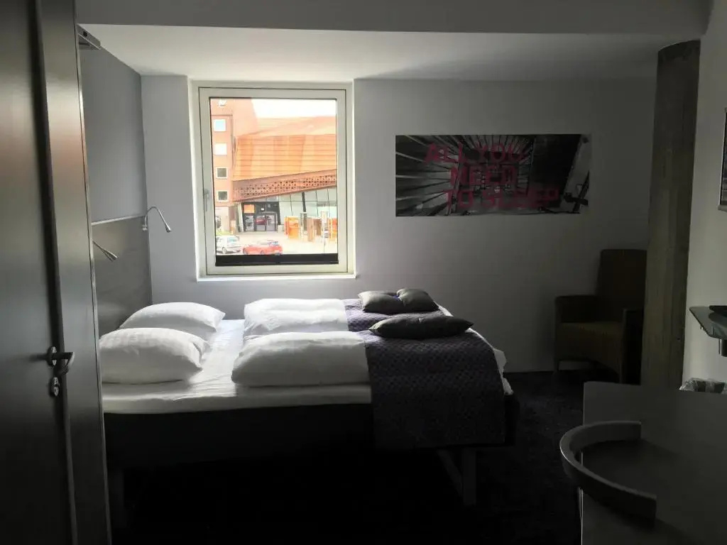 Commodore Double room (full double bed)