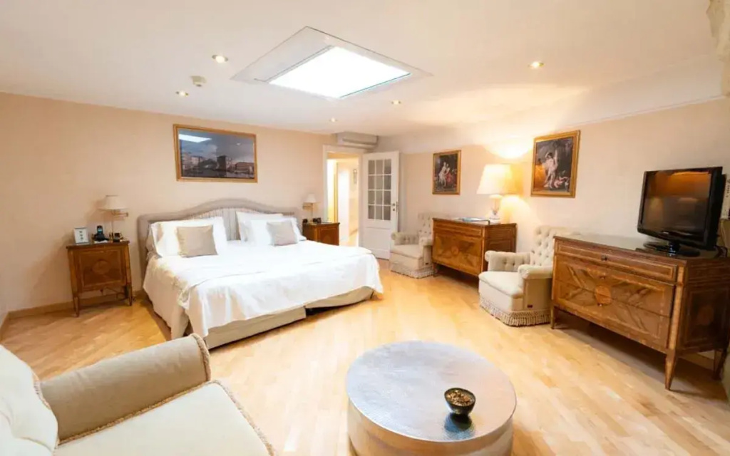 Park Tower Lodge Double Suite (full double bed)